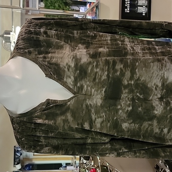 Calvin Klein. Lightweight army green camo LS TEE. XXL - Picture 2 of 9